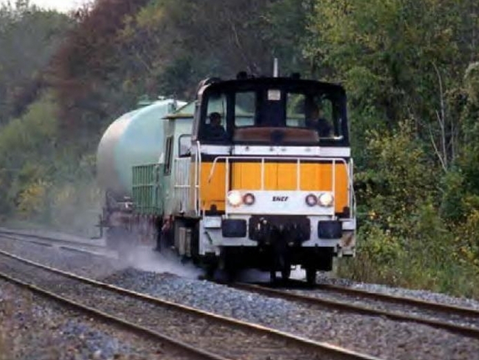 feuilles-img_presse_automne_train_laveur_action_2_14-10-2013_0-2.jpg