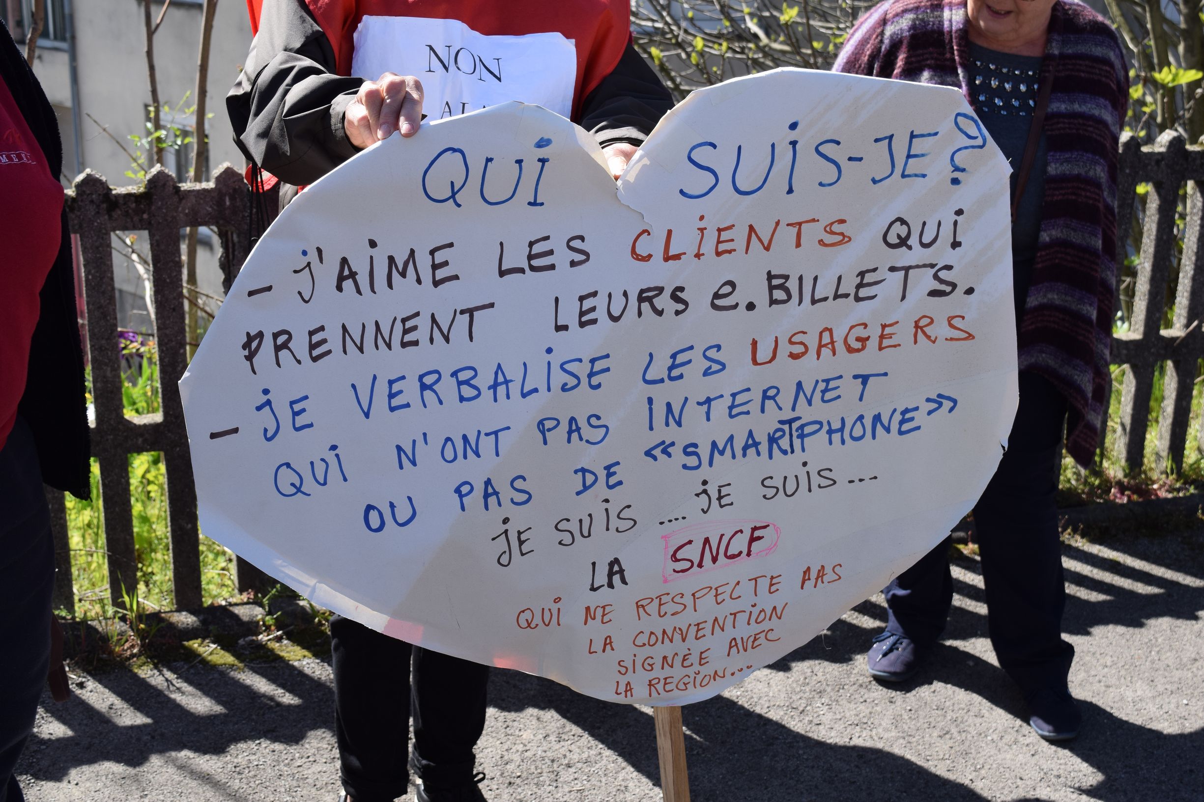 on_aime_bien_ce_texte_d_un_adherent_du_comite_de_defense.jpg
