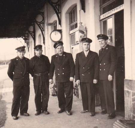 episerm_1_-_l_equipe_de_la_gare_de_saint-georges_d_aurac_gare_annees_1950-1960_coll._gerard_belin_sga_annees_1950-60_.jpg