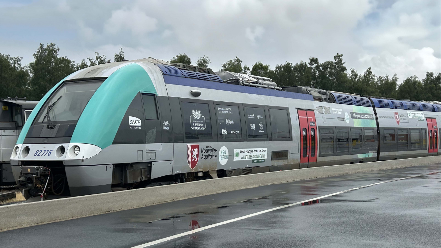 trainbatteries.jpg